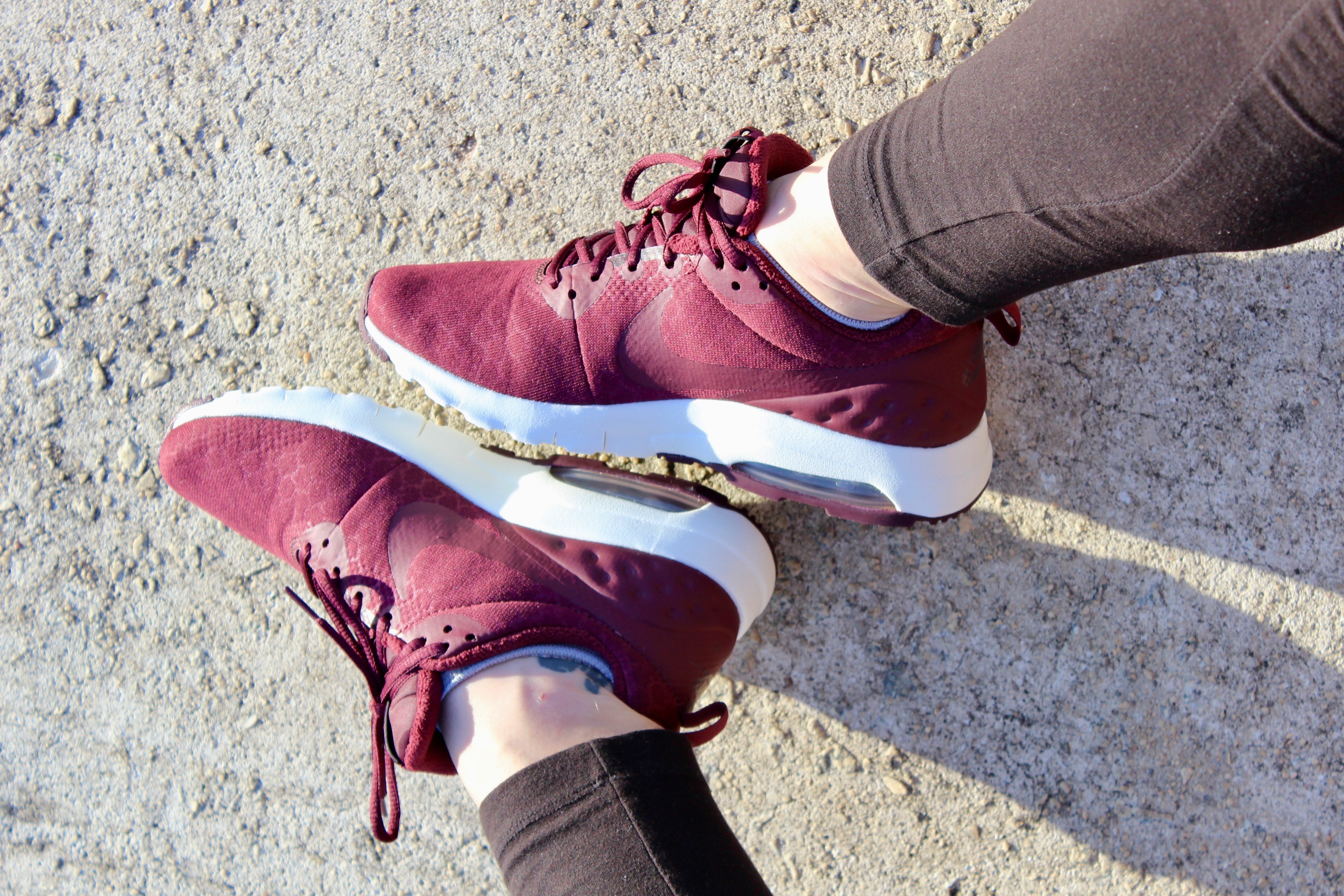 Nike maroon shoes